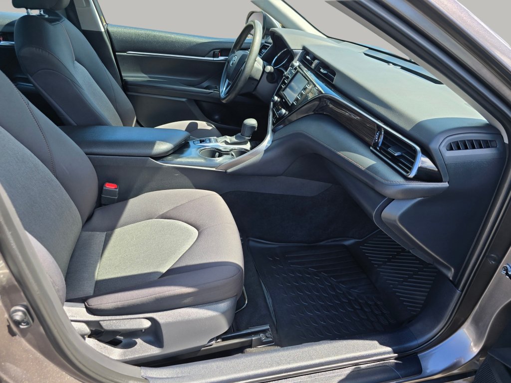 Used 2020 Toyota Camry LE FWD image 27