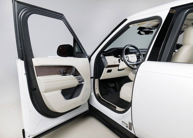 Used 2024 Land Rover Range Rover Long Wheelbase SE image 24