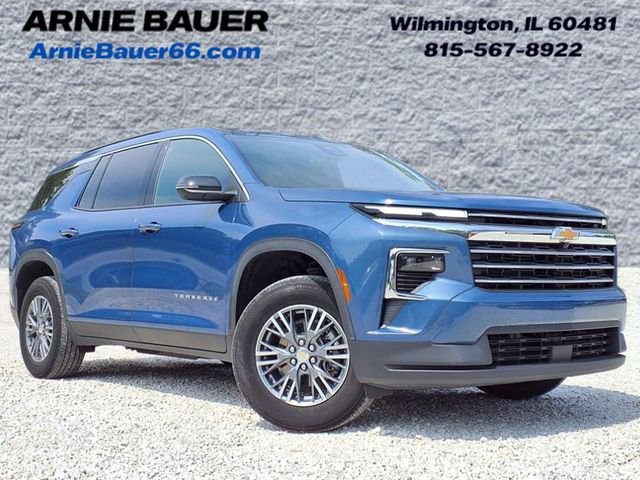 Used 2024 Chevrolet Traverse LT image 1