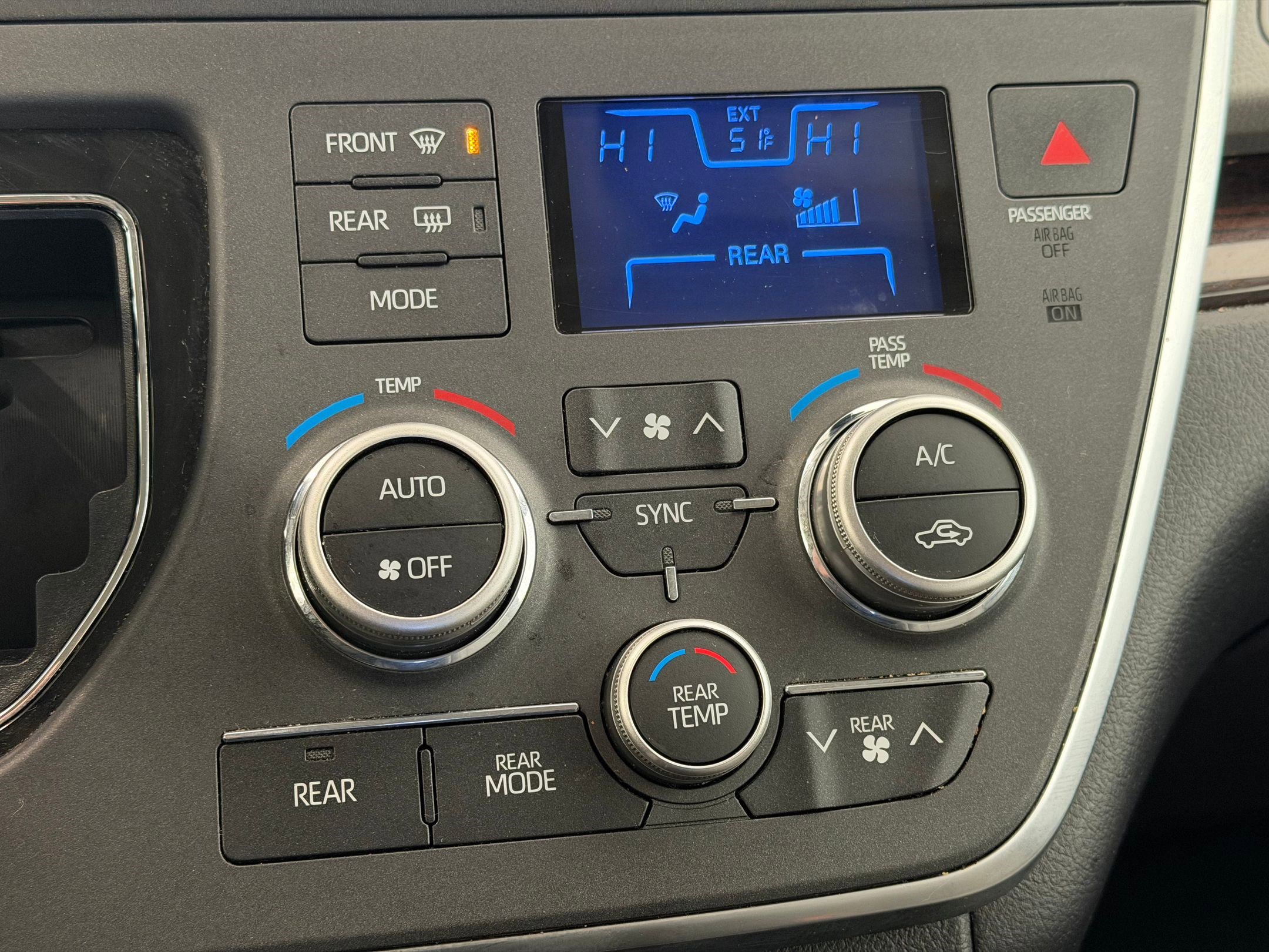 Used 2018 Toyota Sienna Limited Premium image 27