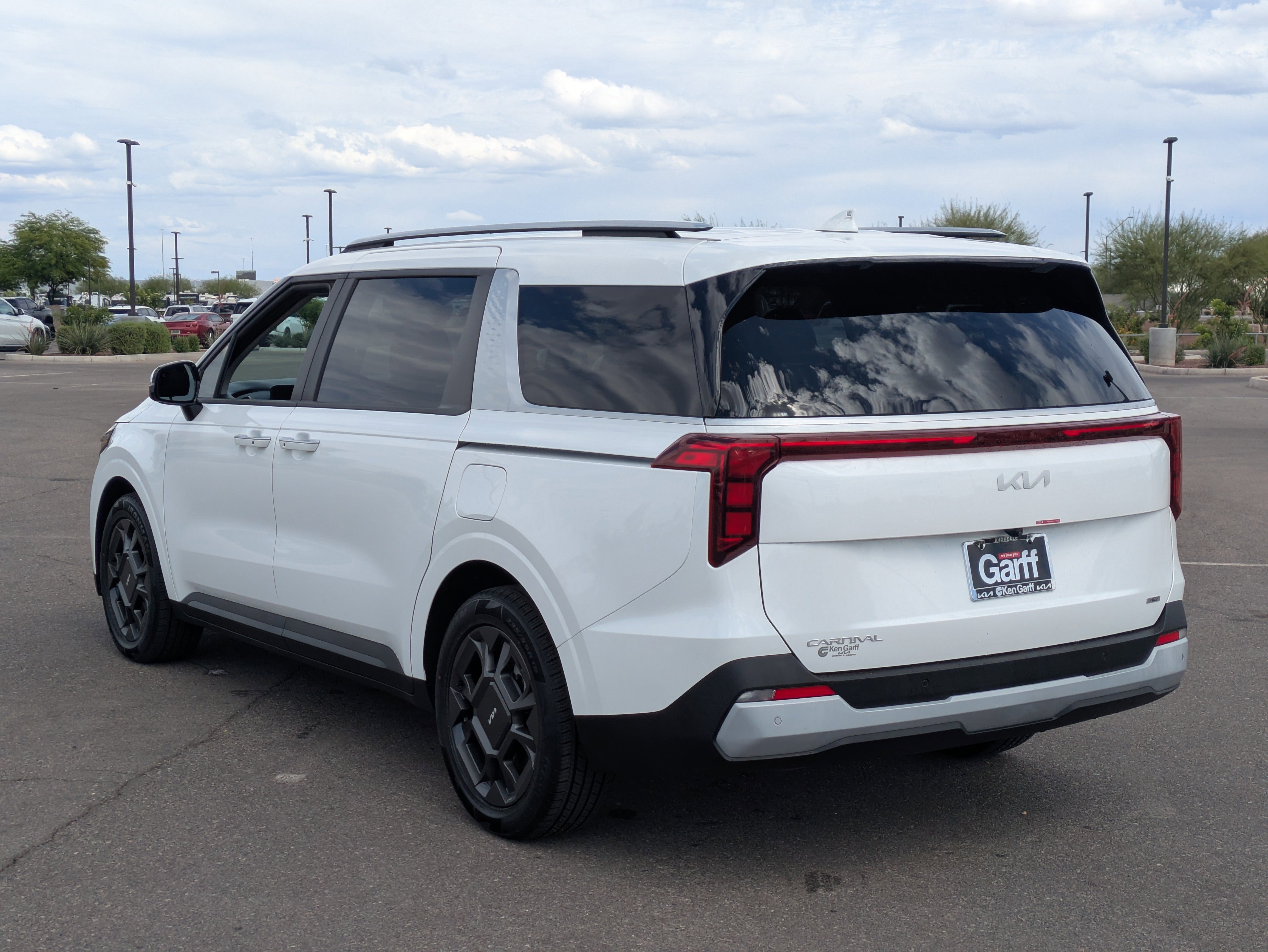Certified 2025 Kia Carnival EX image 3
