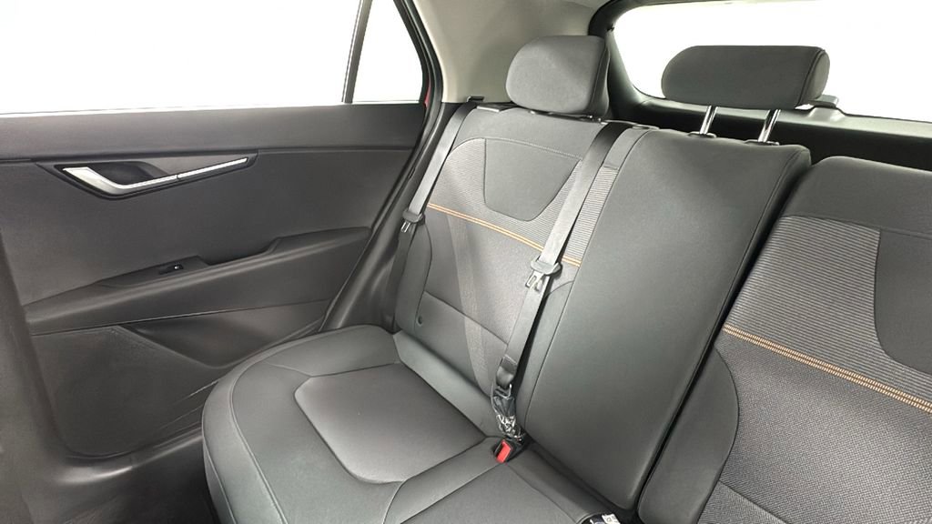Used 2025 Kia Niro LX image 14