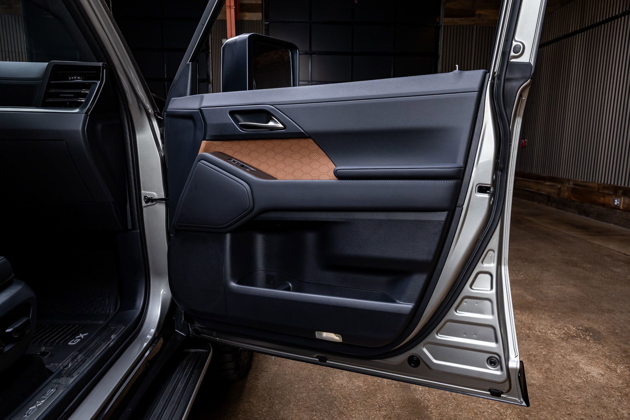 Used 2025 Lexus GX 550 image 38