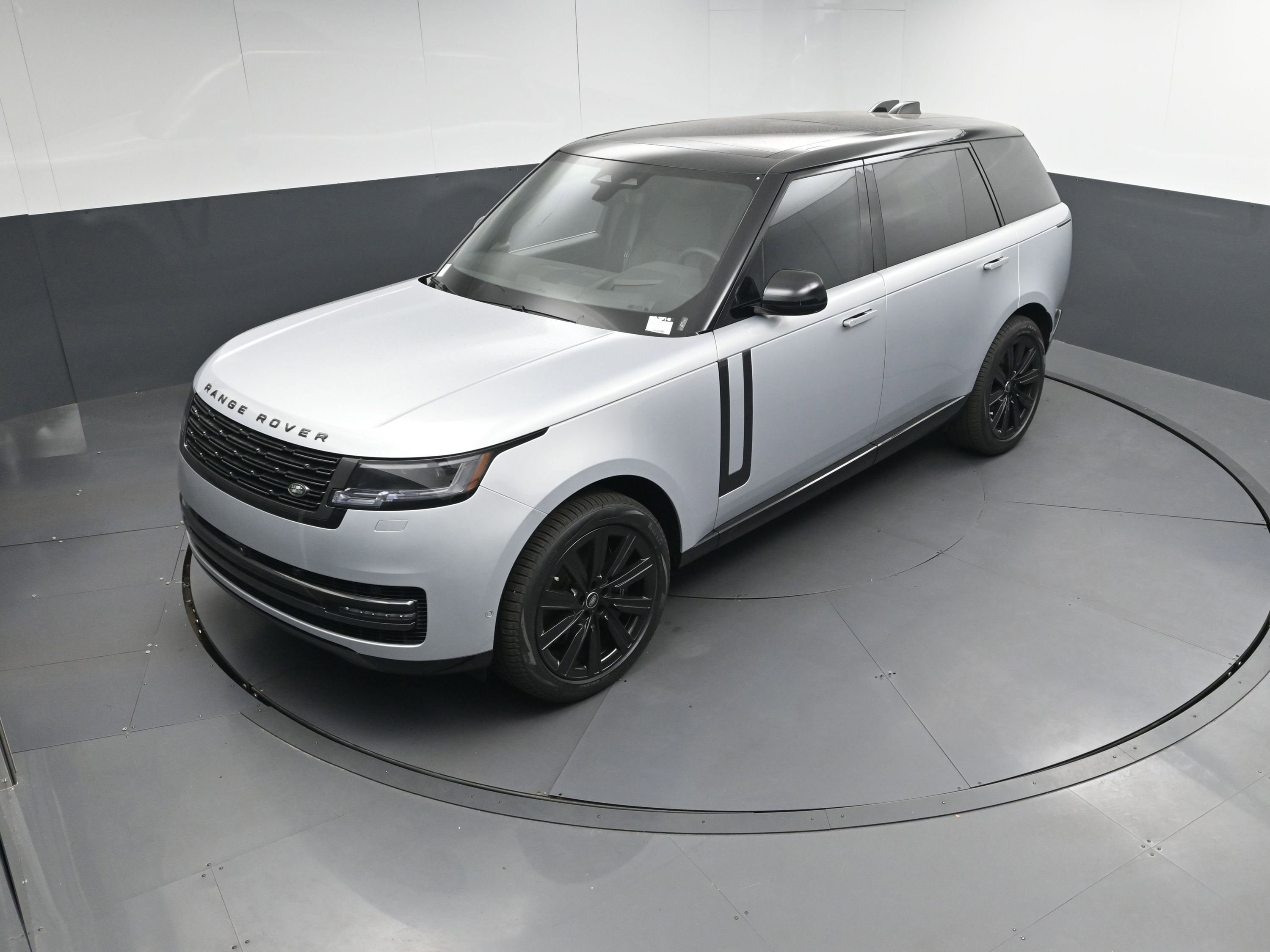 New 2025 Land Rover Range Rover Long Wheelbase SE image 30