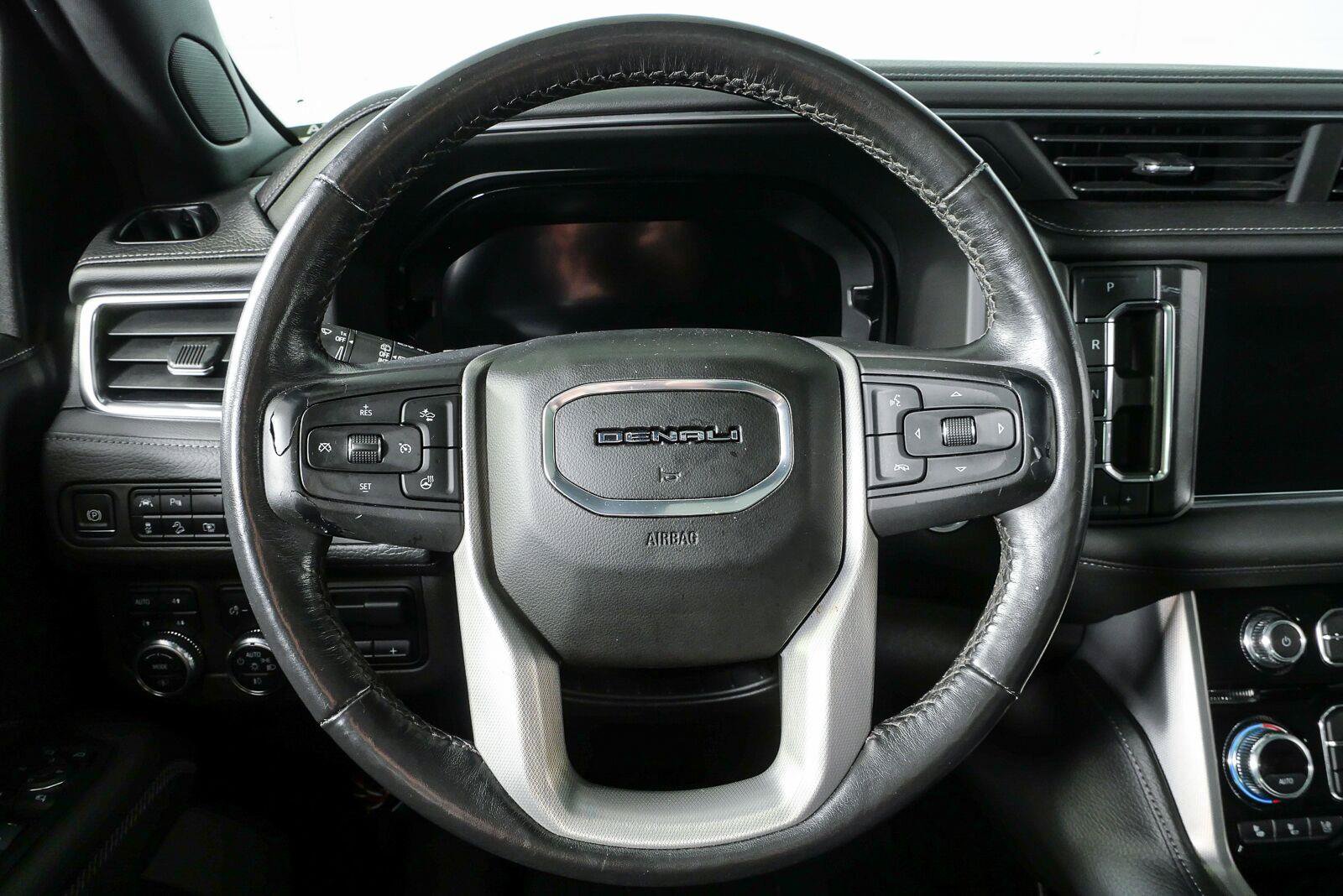 Used 2022 GMC Yukon XL Denali w/ Denali Ultimate Package AWD/4WD image 10