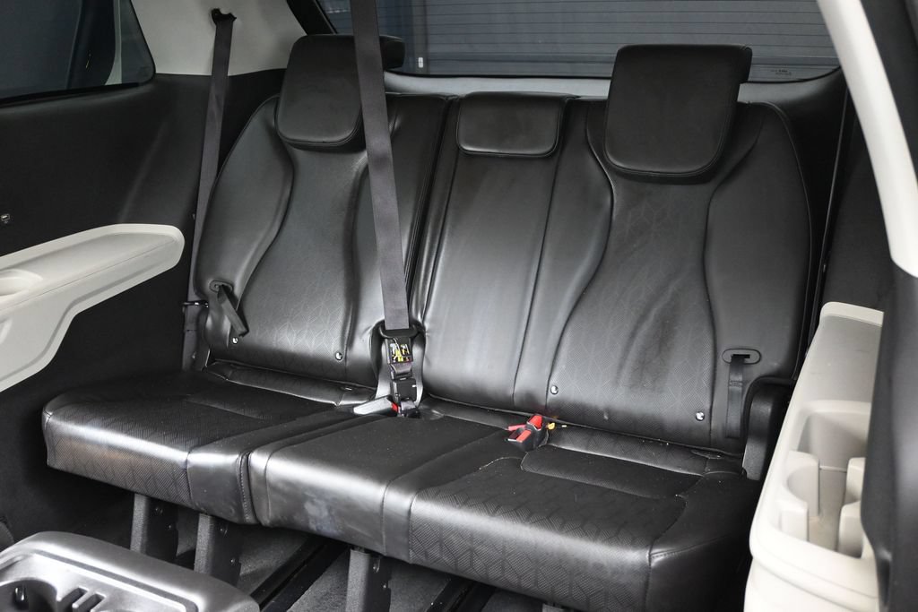 Used 2022 Kia Carnival LX FWD image 33