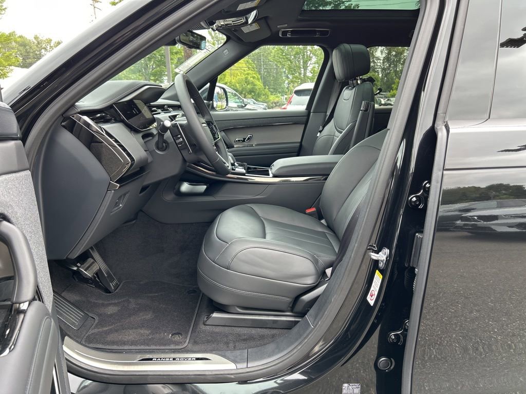 New 2025 Land Rover Range Rover Sport Dynamic SE image 4