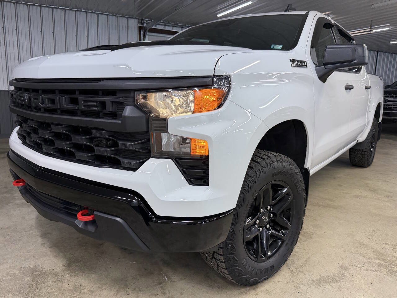 Used 2023 Chevrolet Silverado 1500 Custom Trail Boss w/ LPO, Dark Essentials Package AWD/4WD image 9