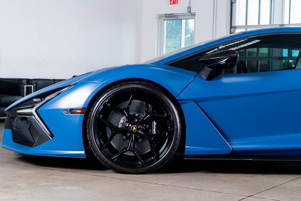 Used 2024 Lamborghini Revuelto image 13