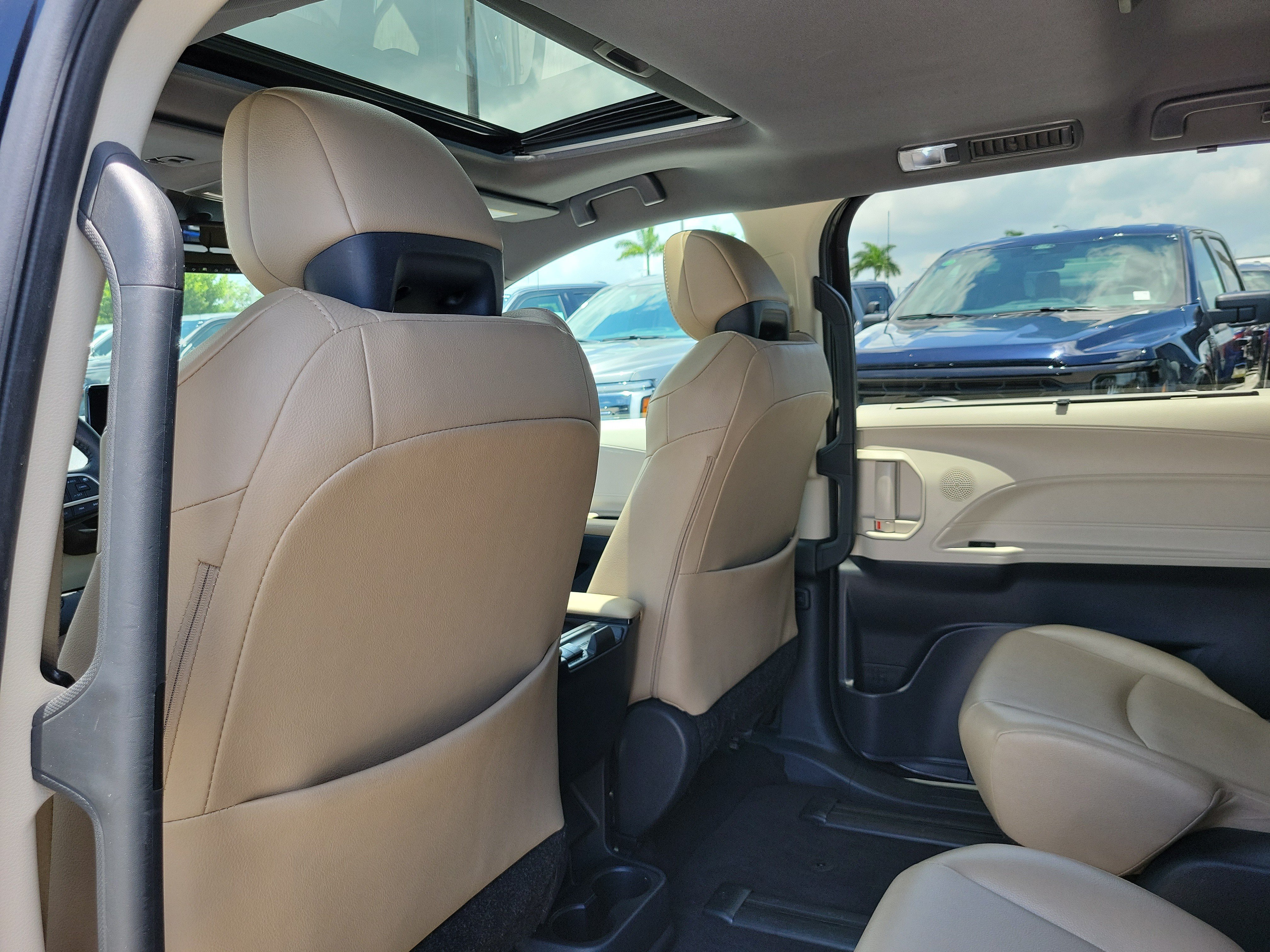 Used 2021 Toyota Sienna XLE FWD image 15