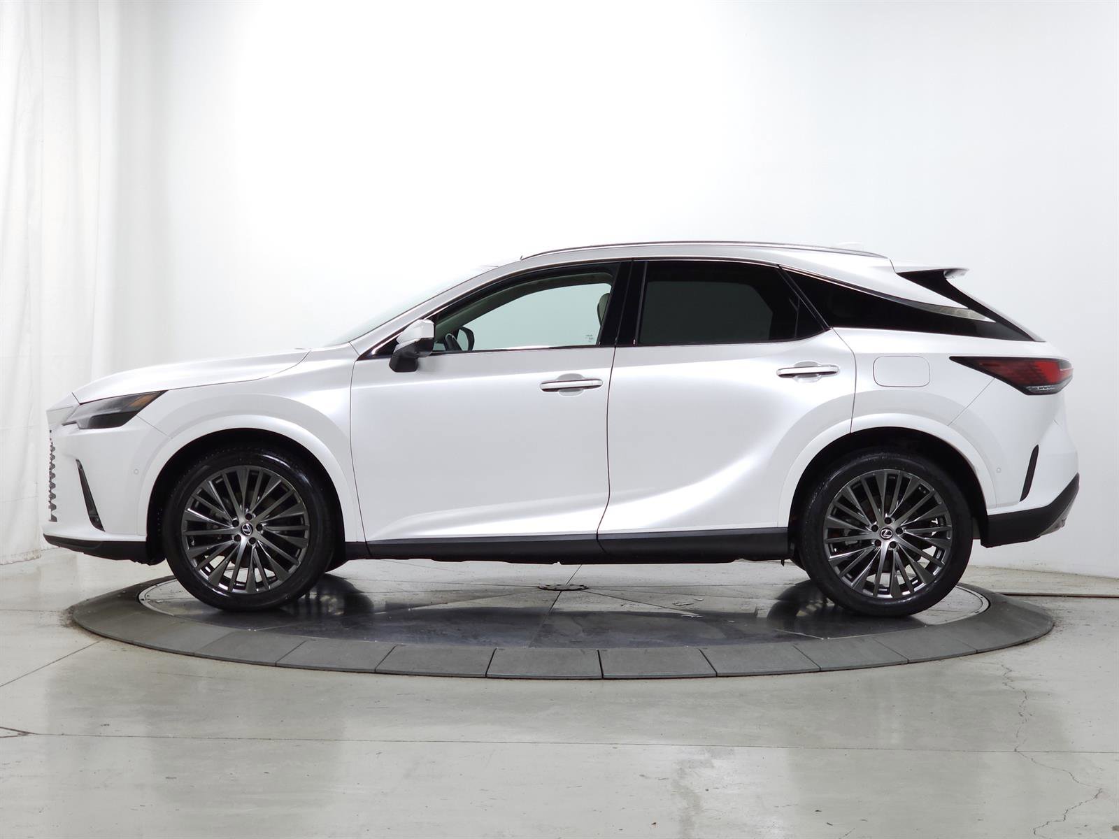 Certified 2023 Lexus RX 350 w/ Cold Area Package AWD/4WD image 4