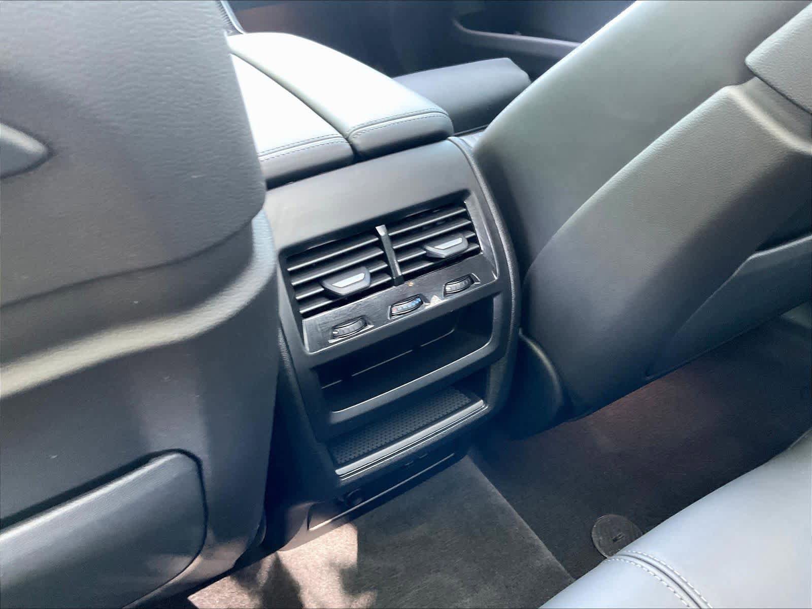 Used 2025 BMW X5 M60i AWD/4WD image 38