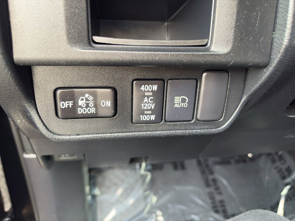 Used 2019 Toyota Tacoma TRD Off-Road w/ Technology Package AWD/4WD image 8
