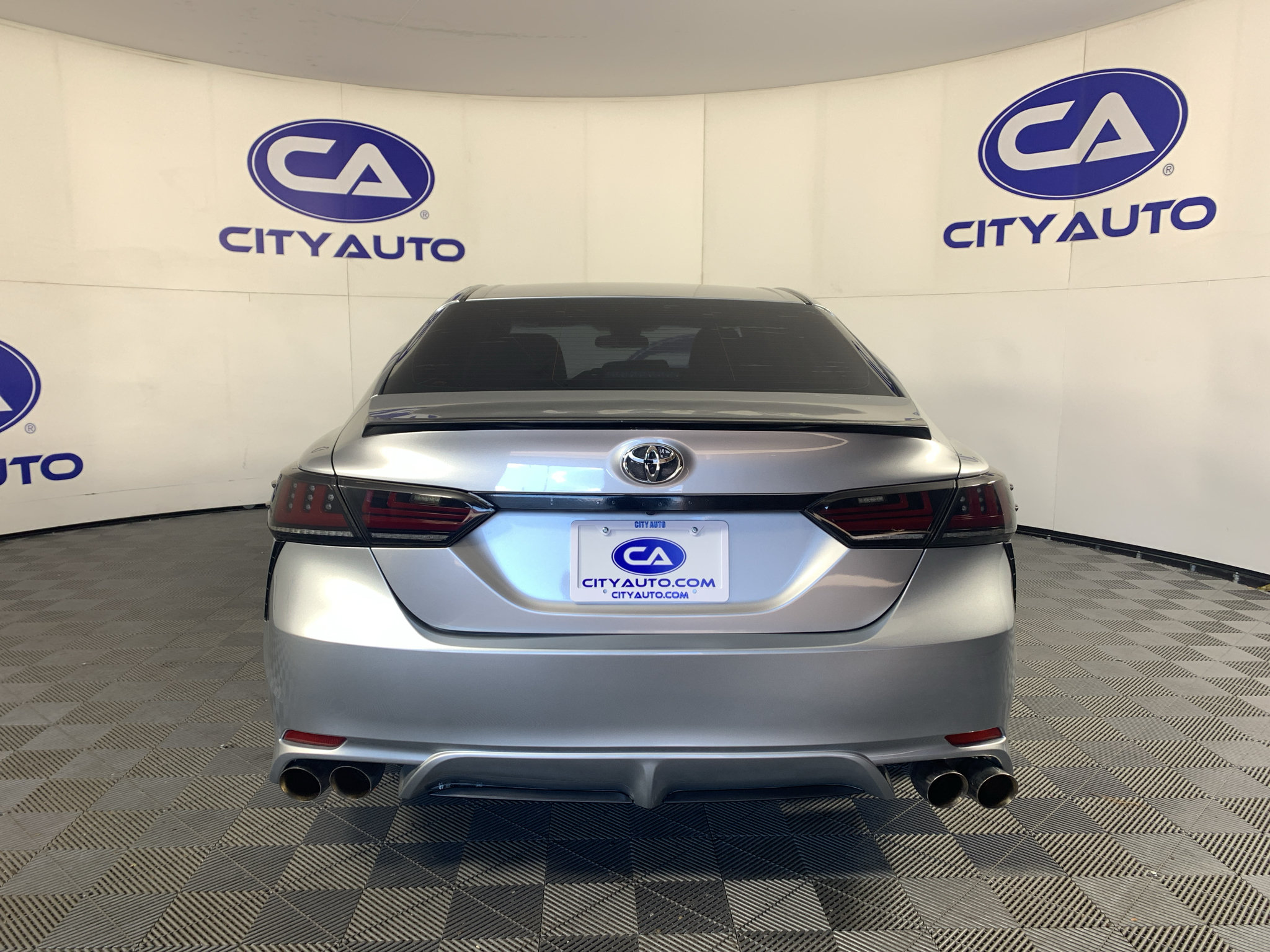 Used 2018 Toyota Camry SE FWD image 4