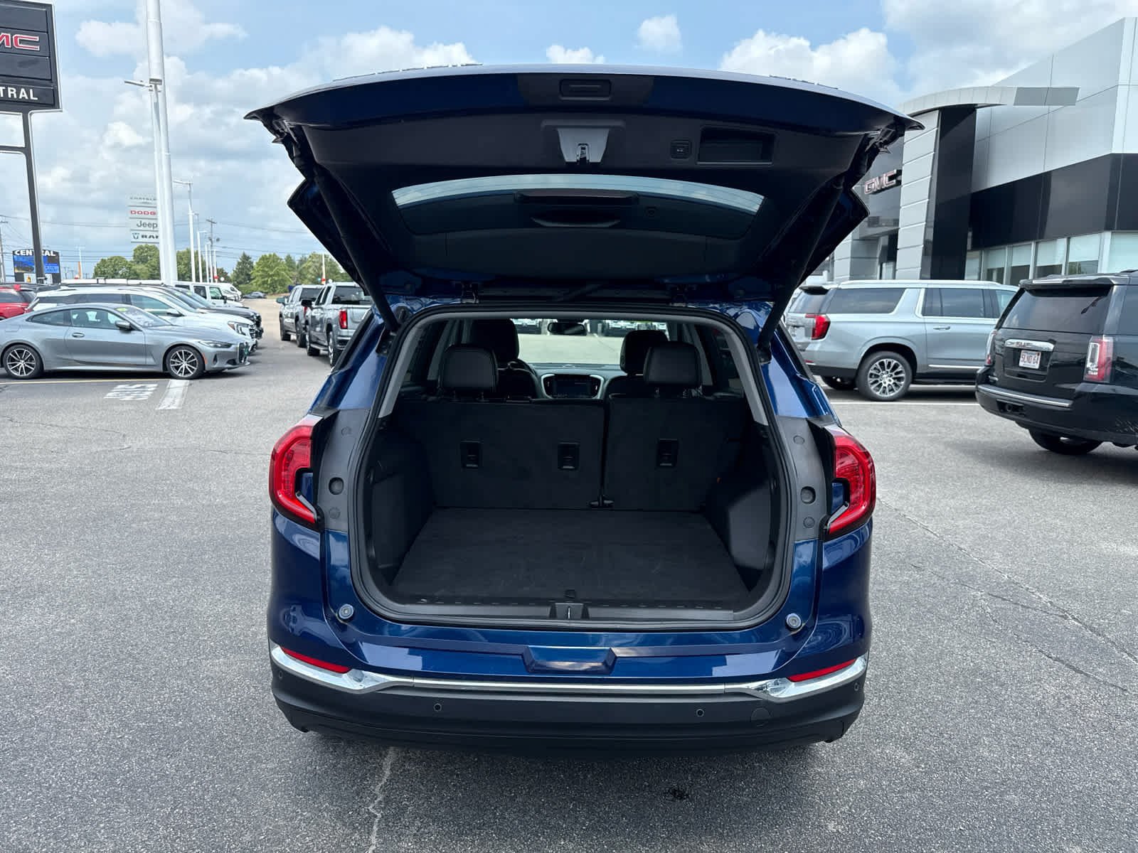 Certified 2022 GMC Terrain SLT AWD/4WD image 10