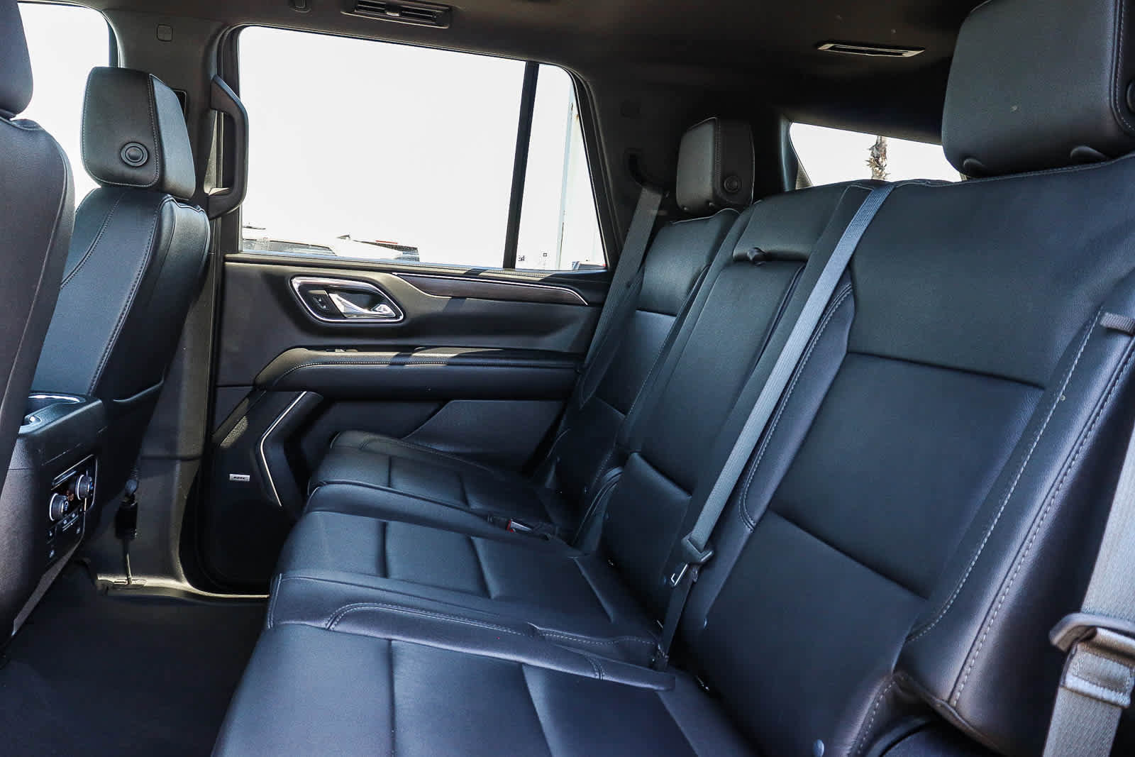 Used 2024 Chevrolet Tahoe LT w/ Luxury Package AWD/4WD image 19