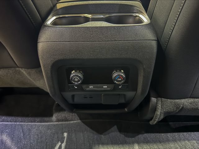 Used 2026 Chevrolet Traverse RS AWD/4WD image 19