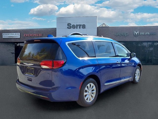 Used 2018 Chrysler Pacifica Touring-L Plus FWD image 7