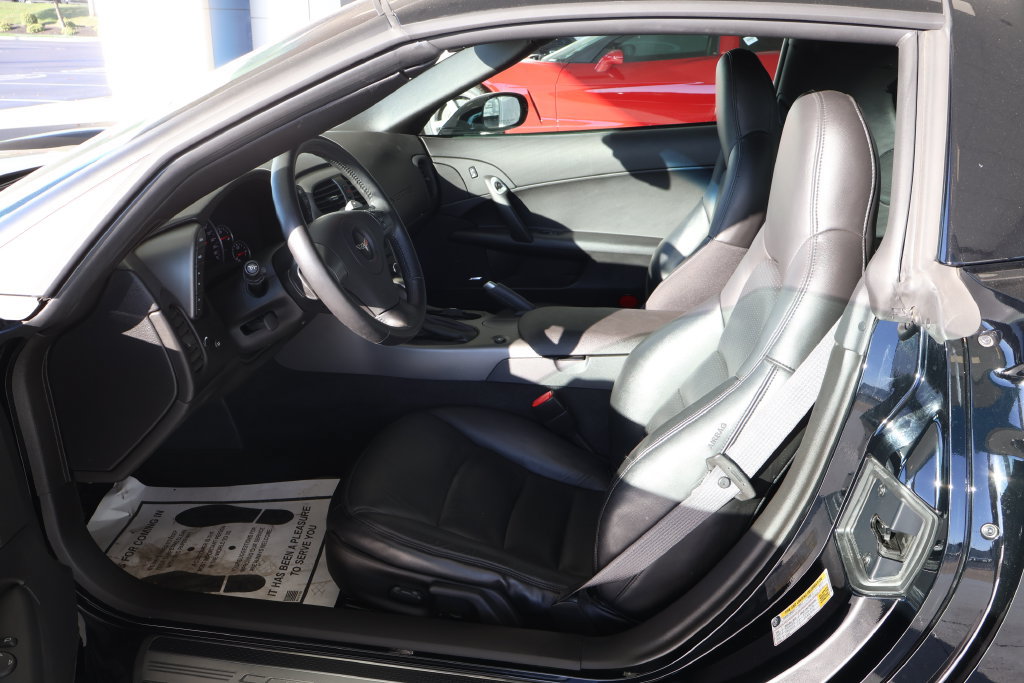 Used 2007 Chevrolet Corvette Coupe w/ Preferred Equipment Group RWD image 13