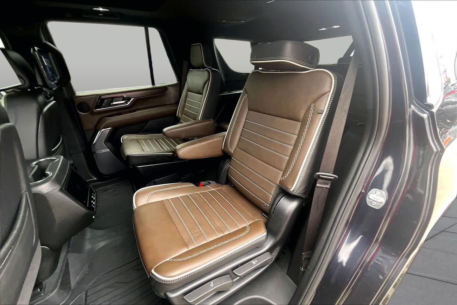 Used 2025 GMC Yukon Denali Ultimate w/ LPO, Floor Liner Package AWD/4WD image 21