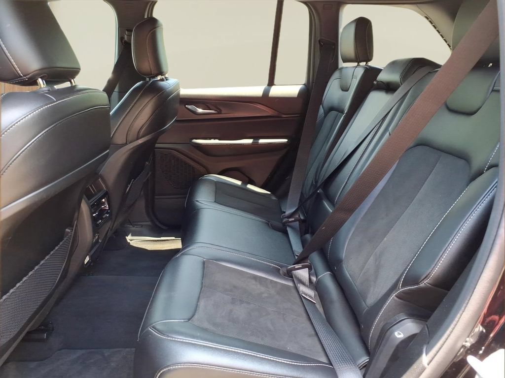 Used 2025 Jeep Grand Cherokee Altitude AWD/4WD image 21