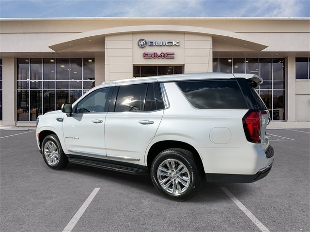 Used 2023 GMC Yukon SLT w/ SLT Luxury Package image 10