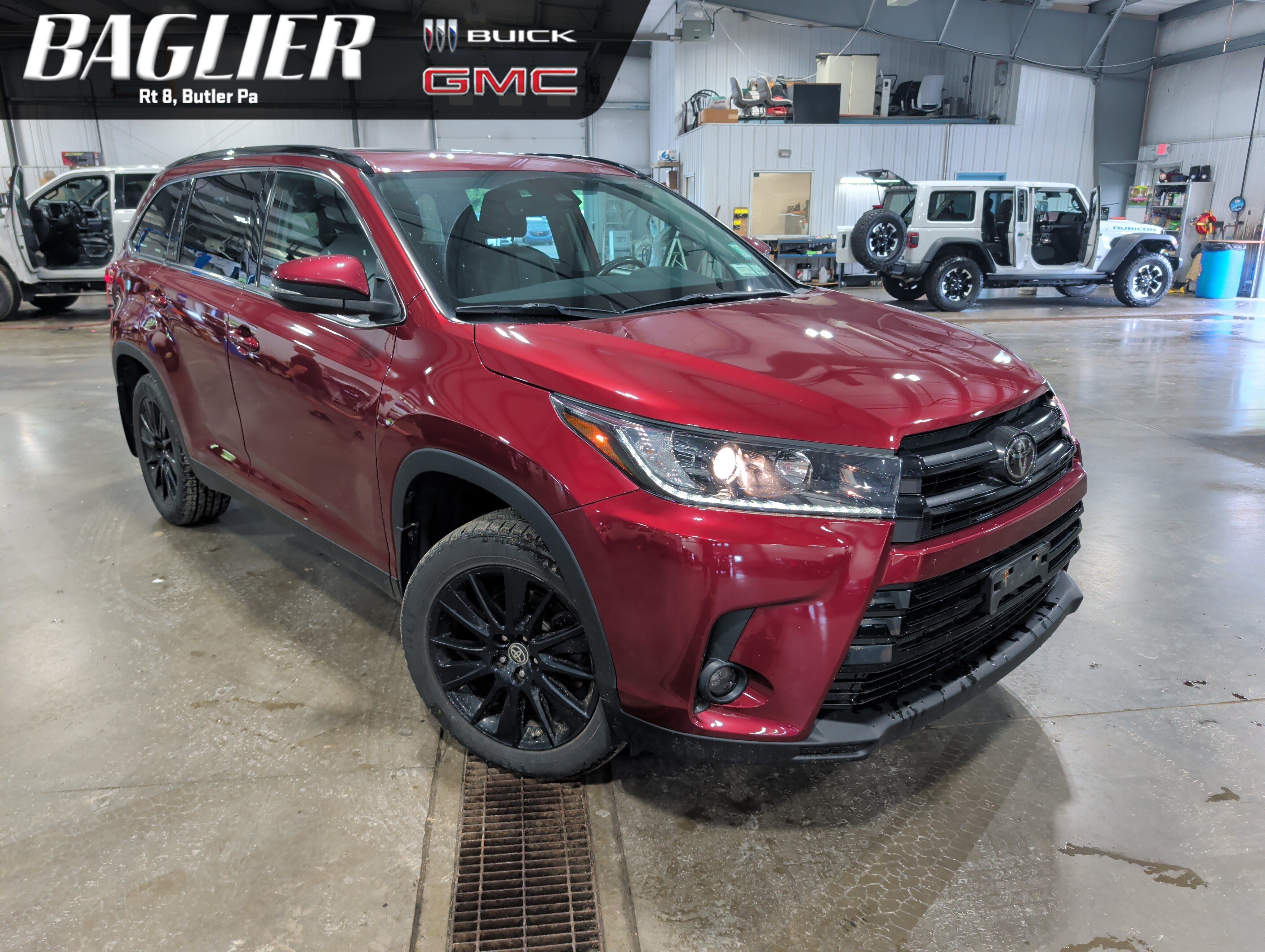 Used 2019 Toyota Highlander SE