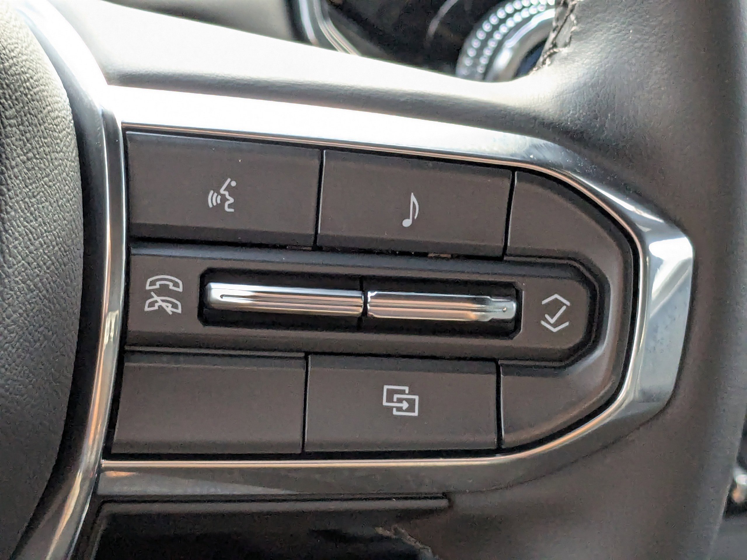 Used 2024 GMC Canyon Elevation w/ Elevation Premium Package image 32