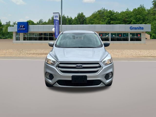 Used 2017 Ford Escape SE w/ SE Cold Weather Package AWD/4WD image 3