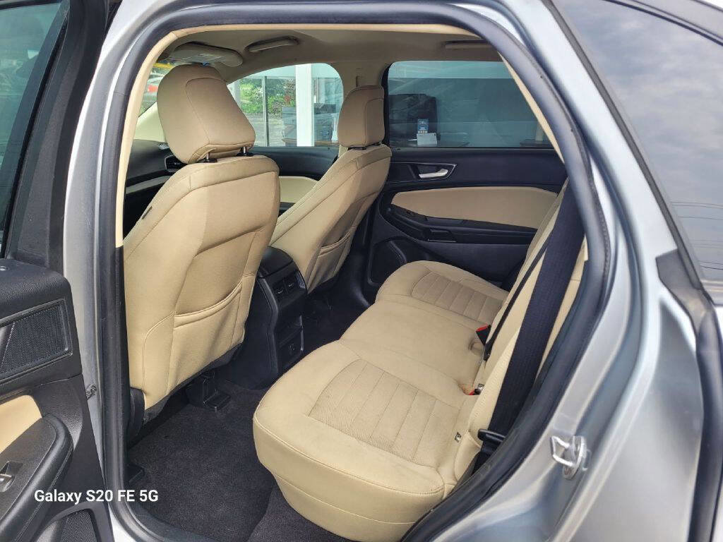 Used 2020 Ford Edge SE image 11