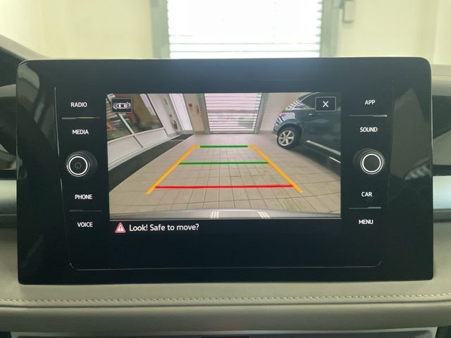 Certified 2025 Volkswagen Taos SE w/ Panoramic Sunroof Package AWD/4WD image 20