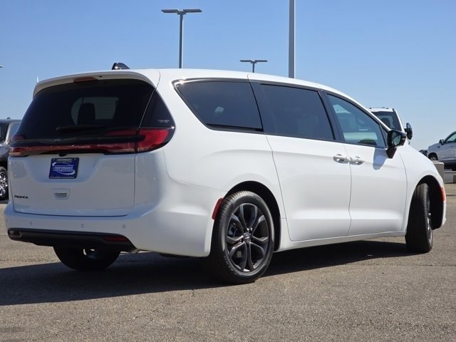 New 2026 Chrysler Pacifica Select image 24