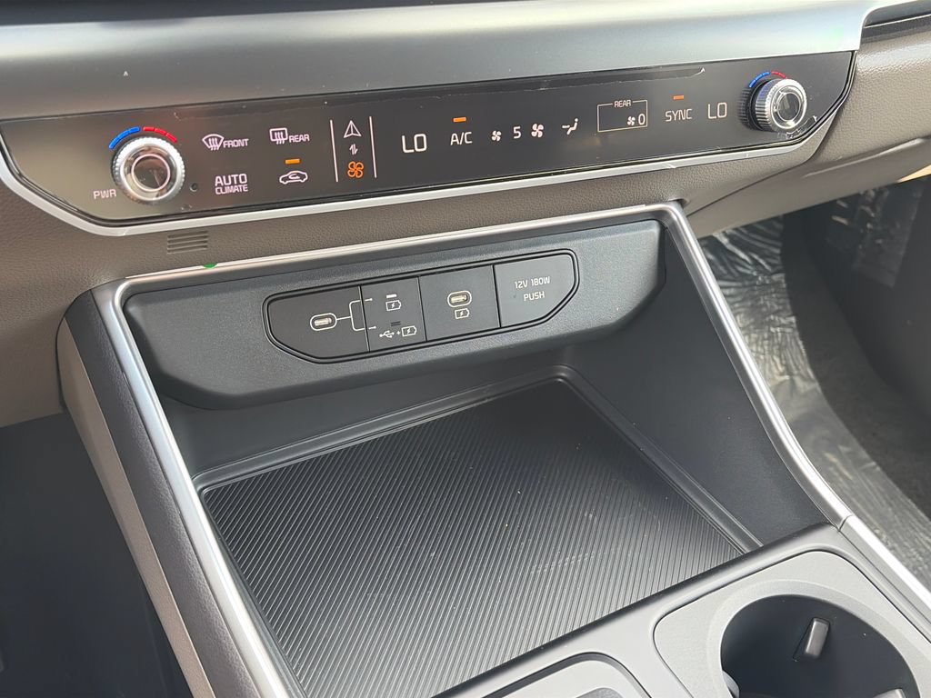 New 2027 Kia Carnival FWD image 21