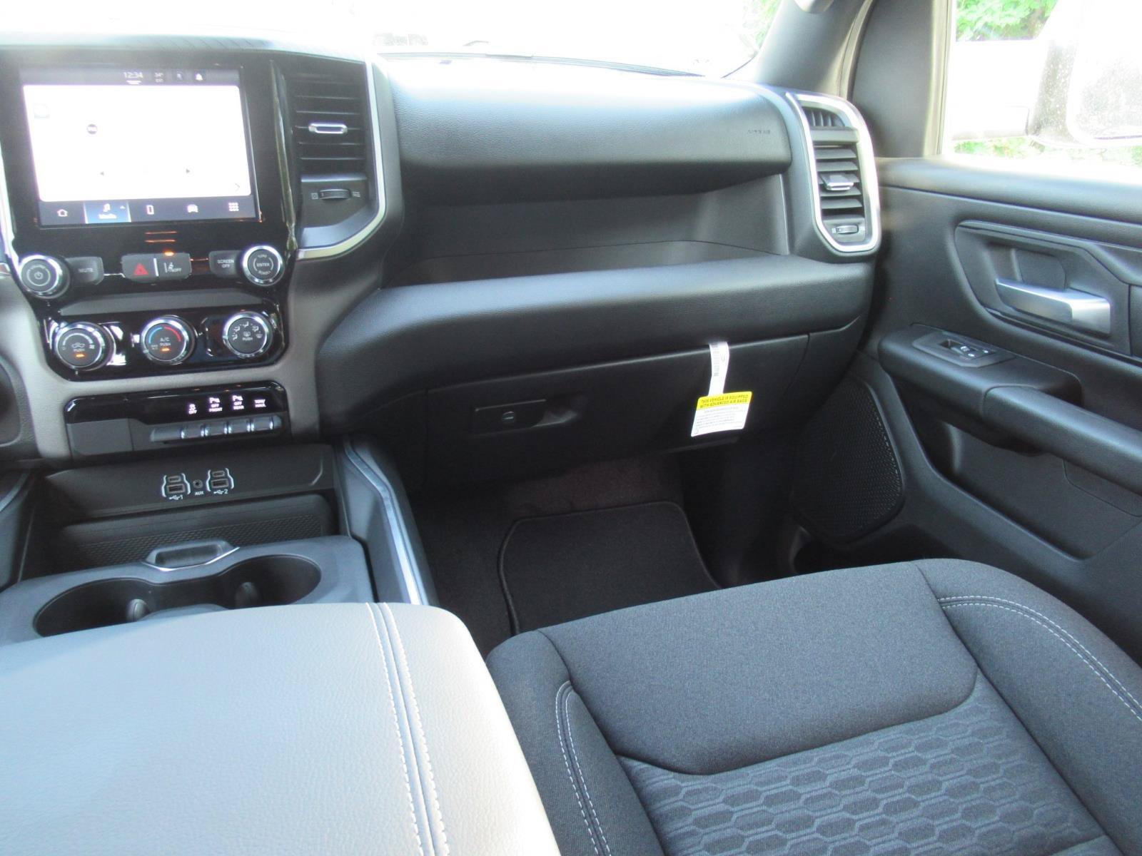 New 2026 RAM 1500 Express AWD/4WD image 15