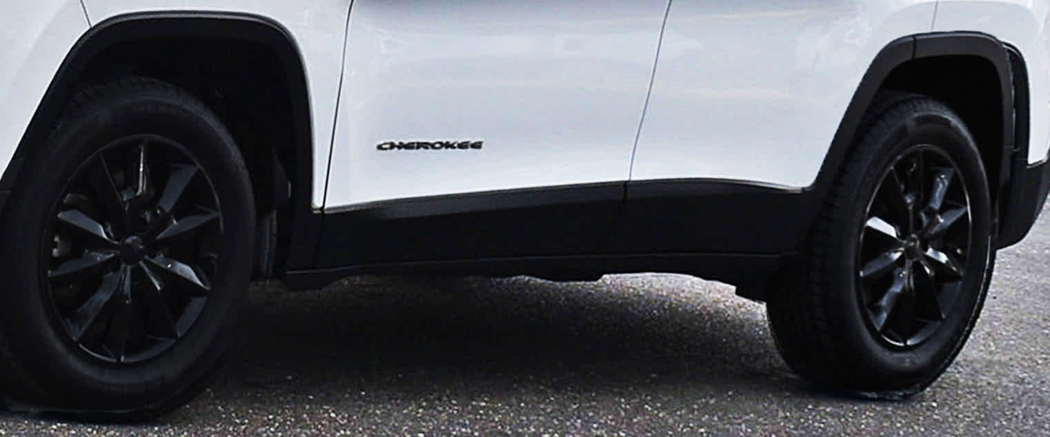 Used 2016 Jeep Cherokee Limited w/ Luxury Group image 24