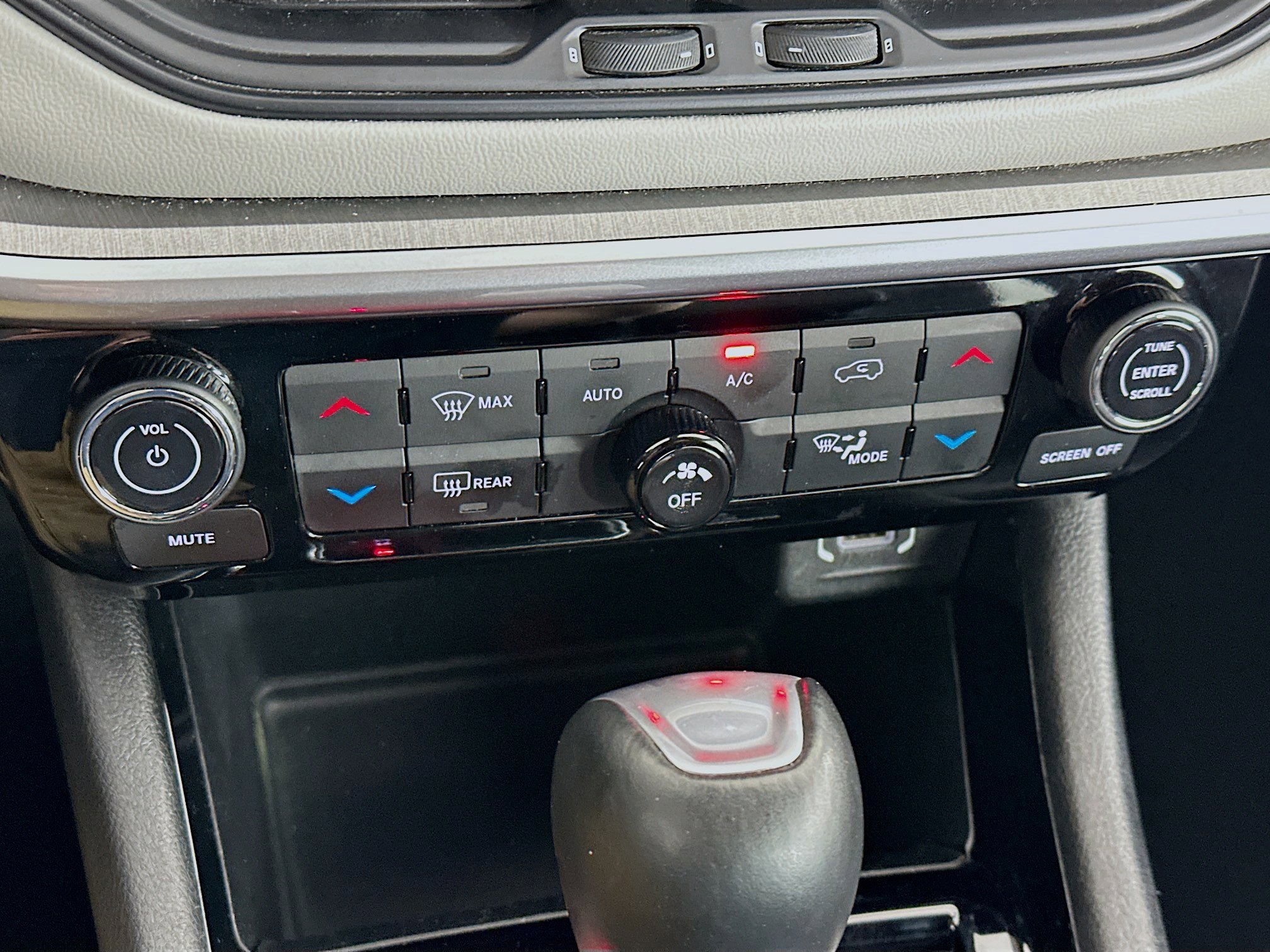 Used 2025 Jeep Compass Limited image 23