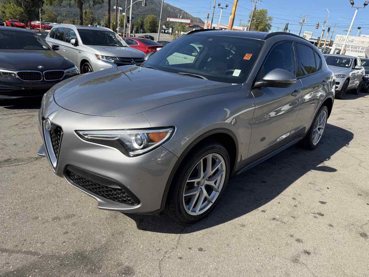 Used 2018 Alfa Romeo Stelvio Ti Sport image 3
