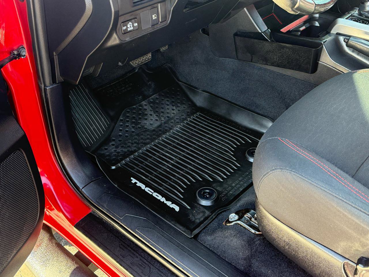 Used 2018 Toyota Tacoma SR5 AWD/4WD image 11