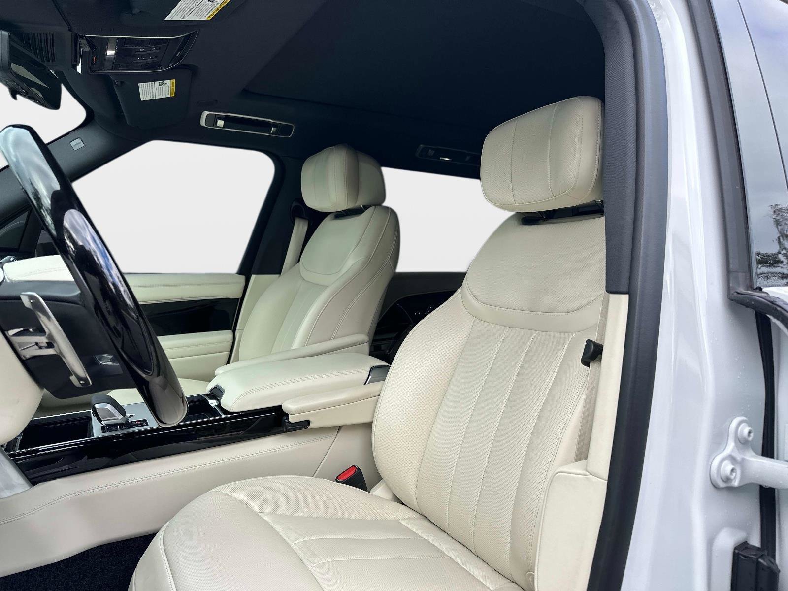 Used 2025 Land Rover Range Rover Long Wheelbase Autobiography image 17