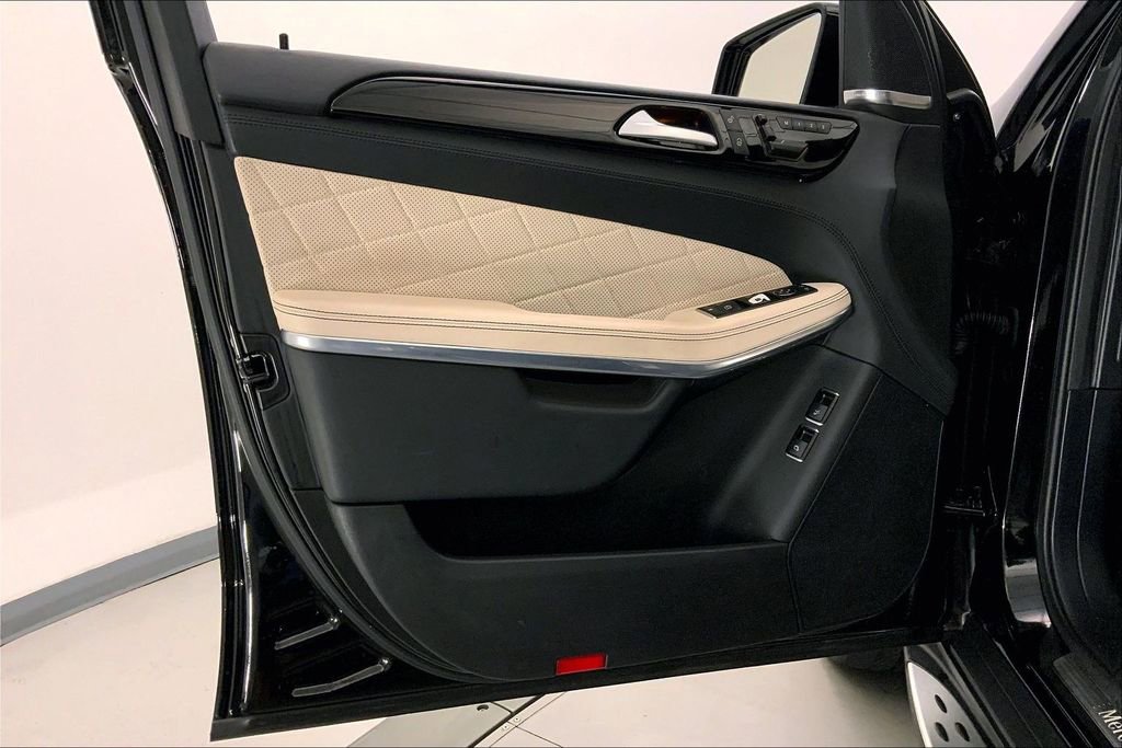 Used 2016 Mercedes-Benz GL 550 4MATIC image 24