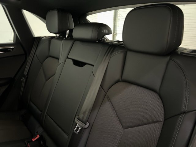 Used 2025 Porsche Macan T image 42