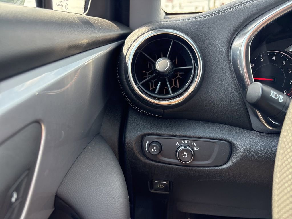 Used 2025 Chevrolet Blazer LT image 34