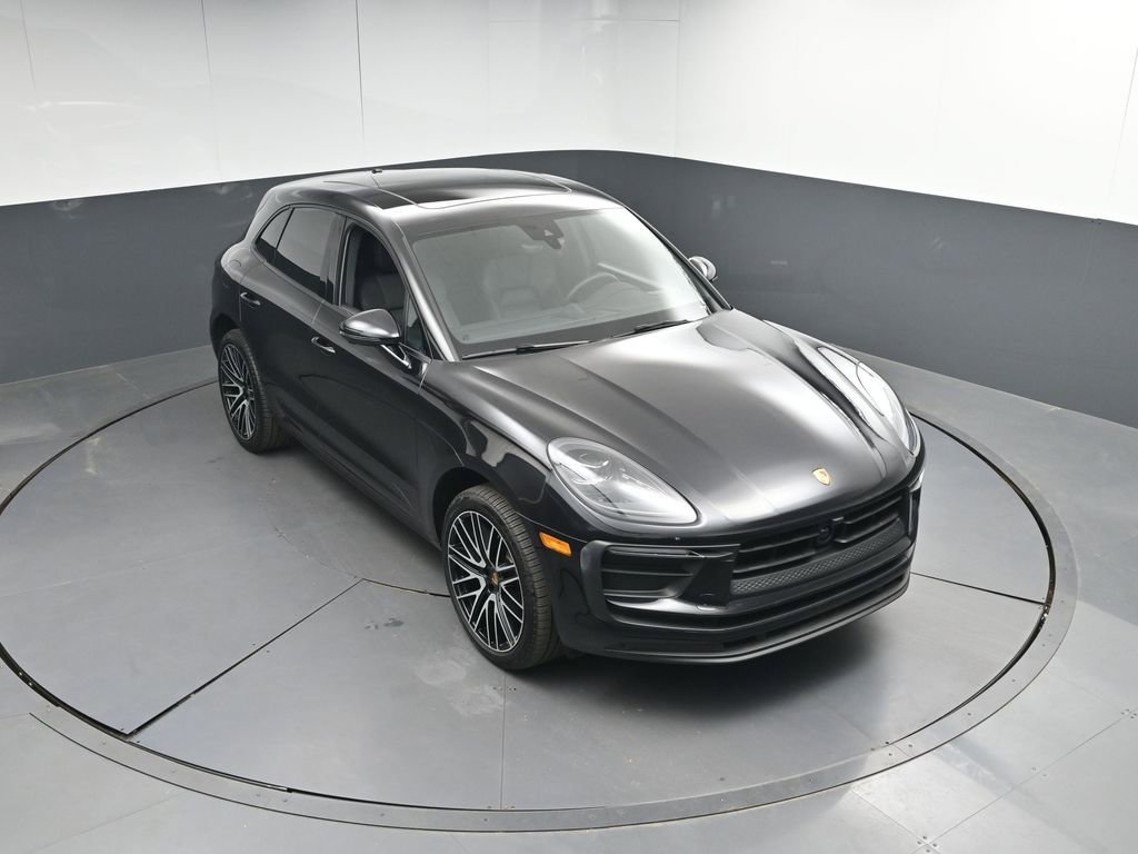 Certified 2025 Porsche Macan image 40