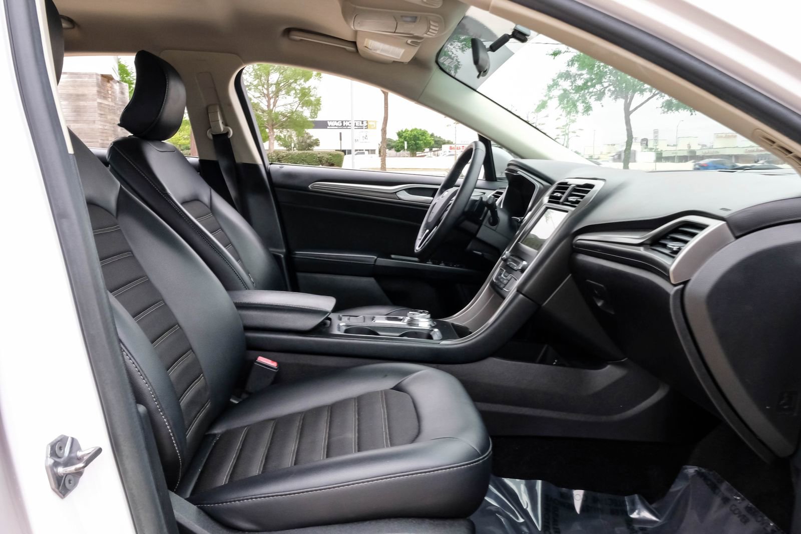 Used 2017 Ford Fusion SE w/ Equipment Group 201A FWD image 38