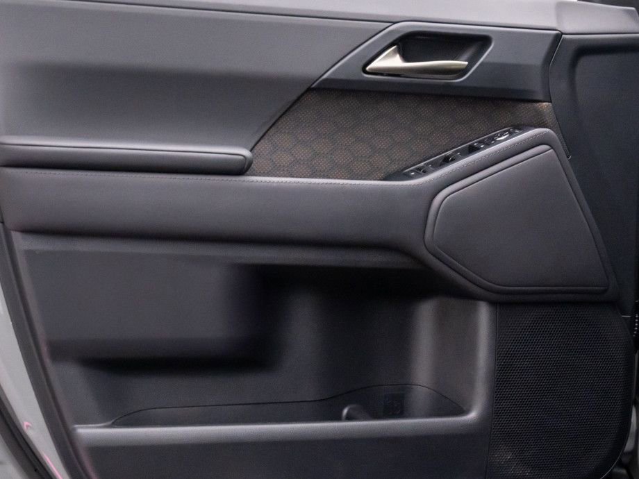 Used 2025 Lexus GX 550 w/ Cold Area Package image 14