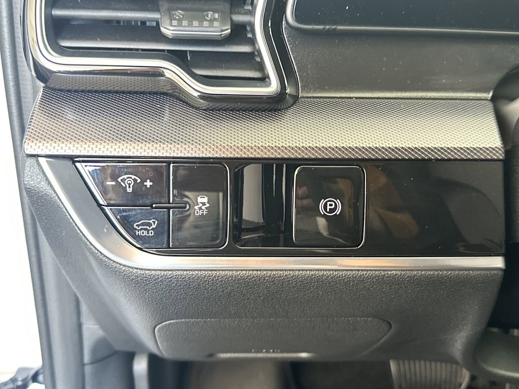 Used 2025 Kia Sportage SX image 20