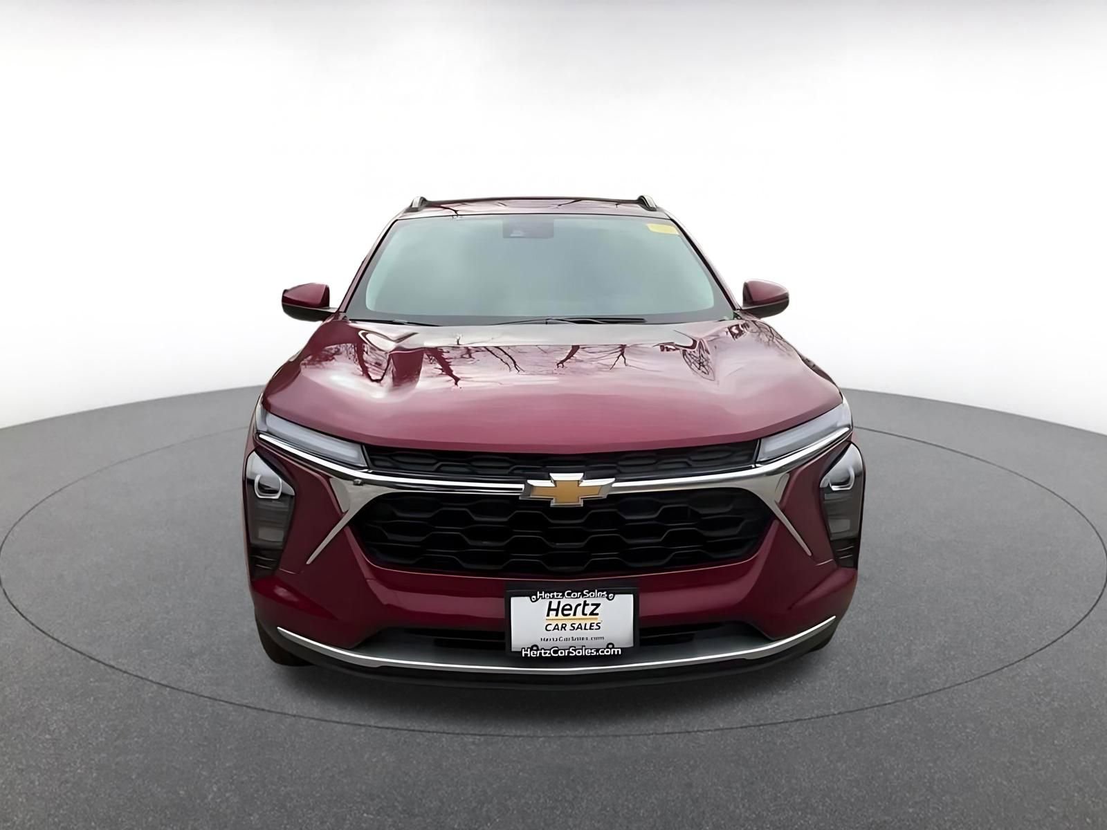 Used 2025 Chevrolet Trax LT w/ LT Convenience Package image 4