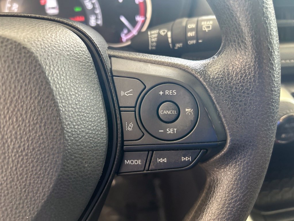 Used 2025 Toyota RAV4 XLE FWD image 41