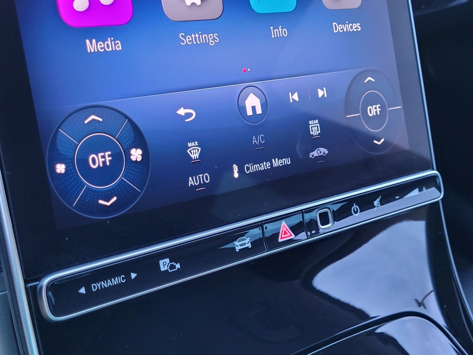 Used 2025 Mercedes-Benz C 300 Sedan image 16