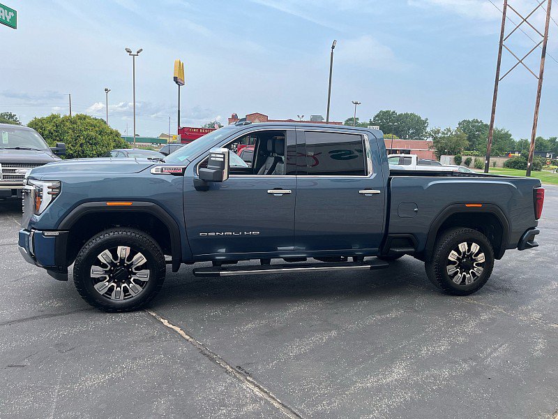 Used 2025 GMC Sierra 3500 Denali w/ Denali Reserve Package AWD/4WD image 5